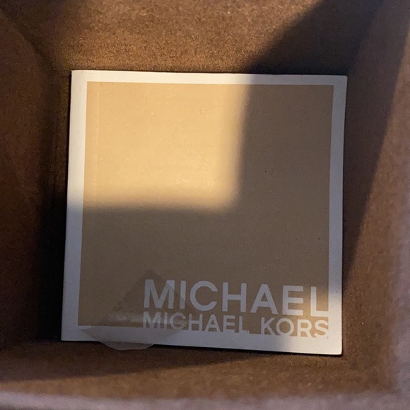 Michael Kors Rose Gold Watch - Picture 5 of 7